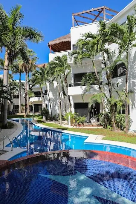 Lovely 2 Bdrm Condo In Gated Community & Pool View Playa del Carmen