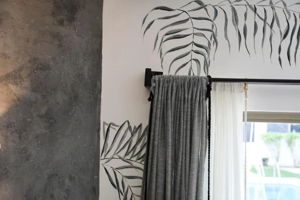 Lovely 2 Bdrm Condo In Gated Community & Pool View Playa del Carmen